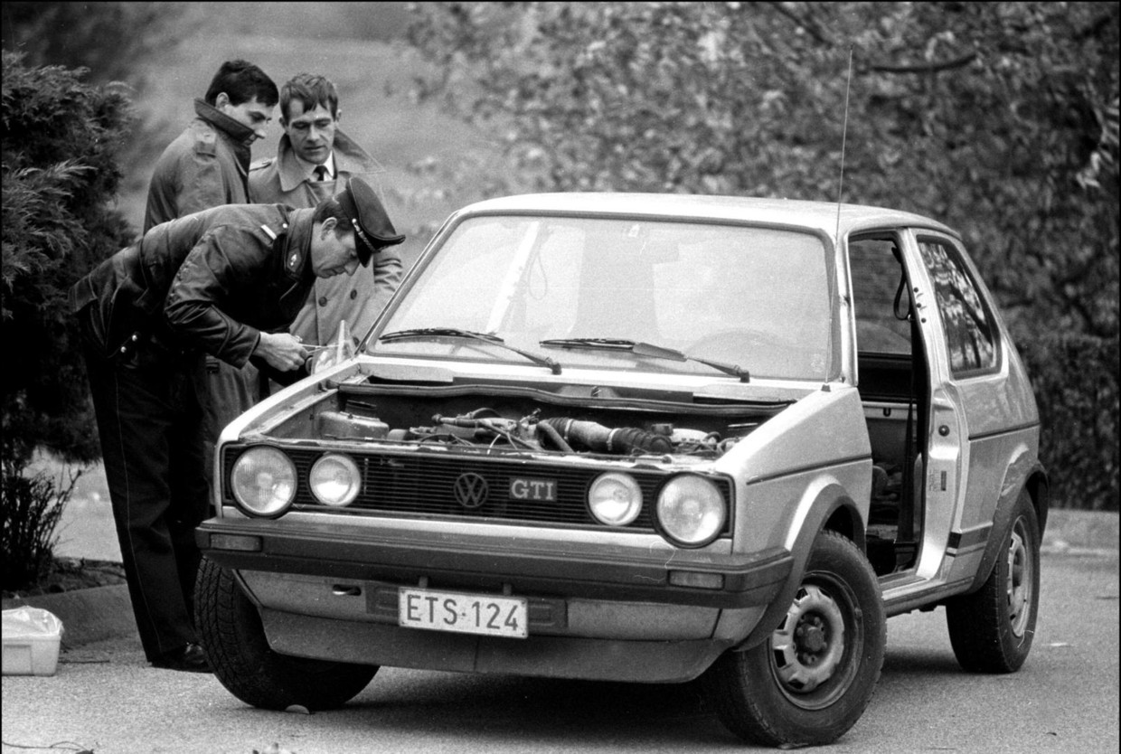 De Golf GTI waarmee de leden van de Bende van Nijvel met hoge snelheid wegvluchtten na hun laatste overval. Beeld Photo News