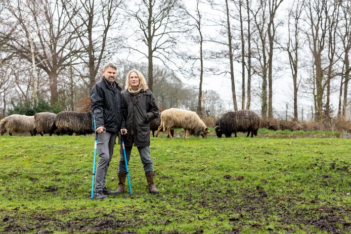 Jan Bartels en zijn vrouw Elma wonen idyllisch in het gebied Tusveld. Ze houden het graag zo, ook voor de vele wandelaars en fietsers die er graag komen.