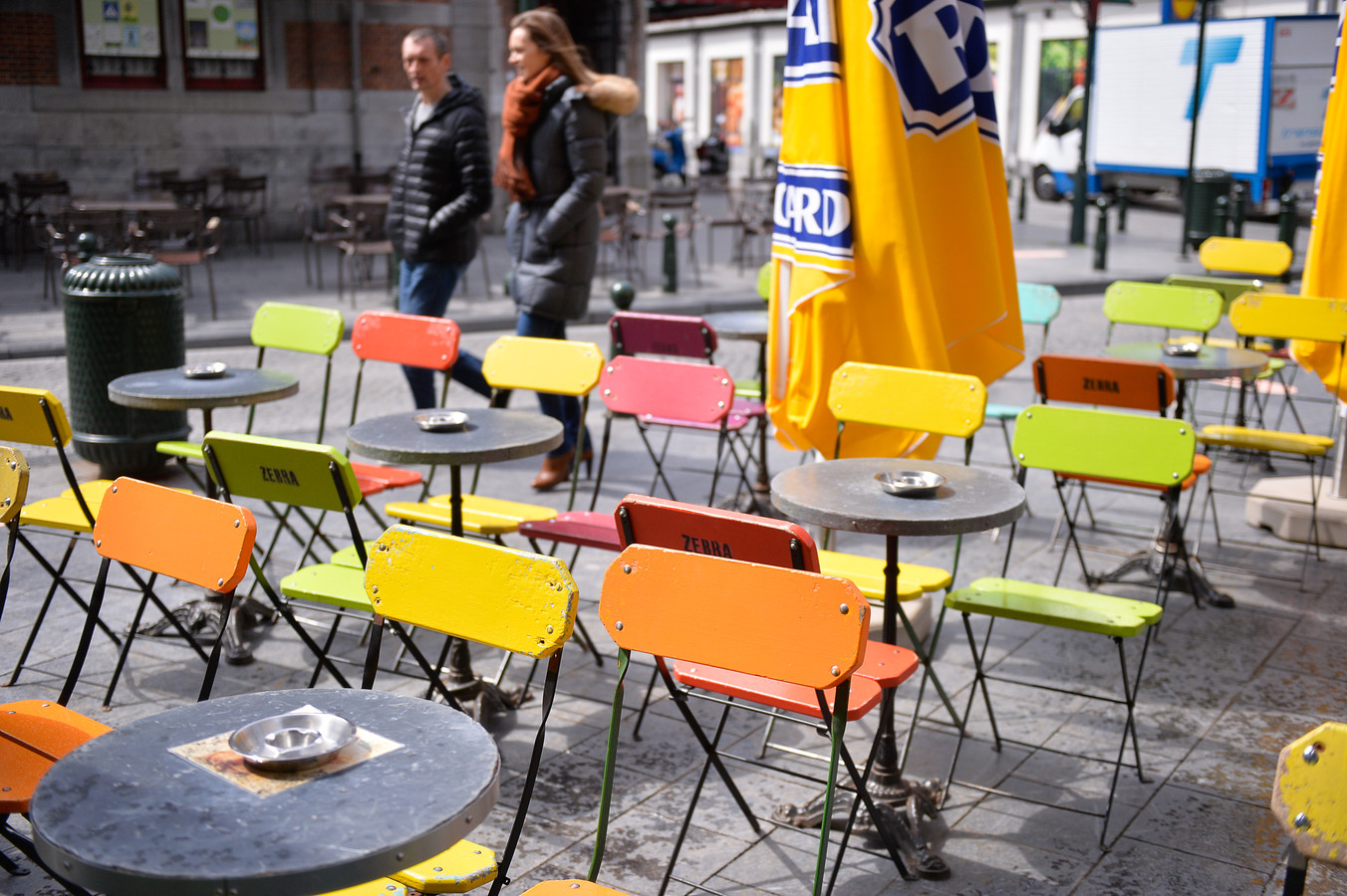 Le temps devrait être relativement sec pour la réouverture des terrasses ce samedi. Dimanche, on aura même un temps printanier, avec des températures pouvant grimper jusqu’à 26 degrés.