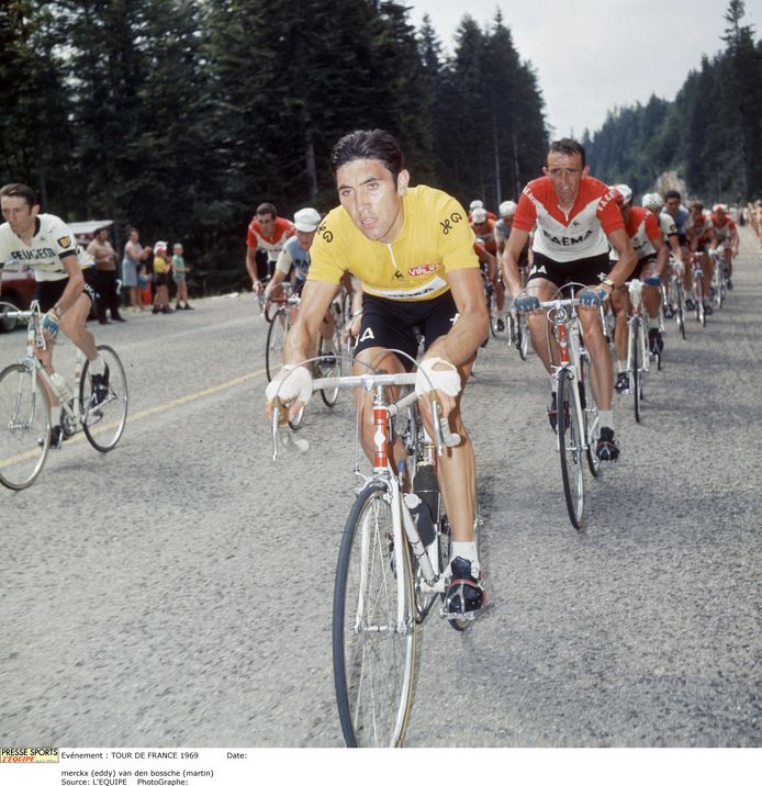 Eddy Merckx in de gele trui tijdens de legendarische Tour de France in 1969.