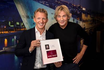 PostNL eert Kuijt met zilveren postzegel