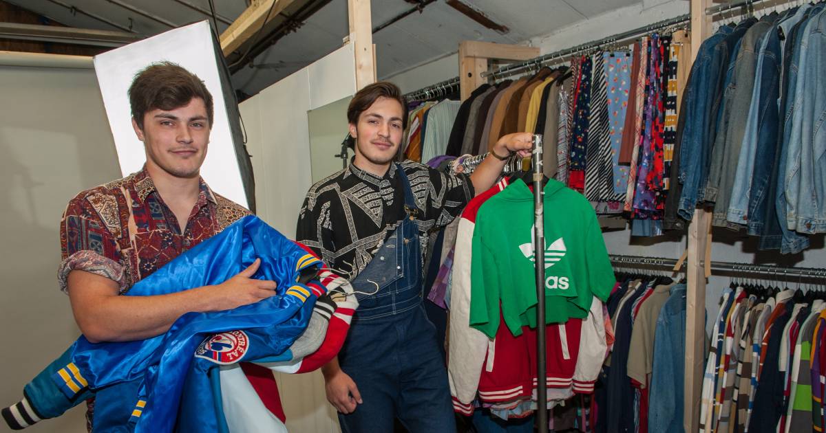 3000 kilo vintage kleding in de Agnietenkapel Gouda AD