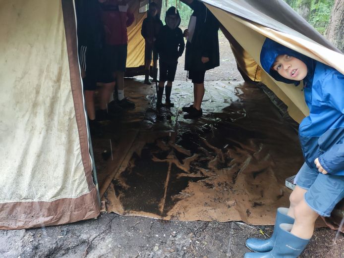 KSA Lede, die op kamp is in het Limburgse Zutendaal, kreeg dinsdag een wolkbreuk te verwerken, maar het kamp gaat wel door.