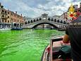 Le Grand Canal de Venise vire au vert fluo