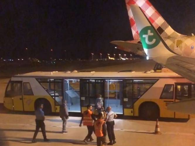 Passagier die vliegtuig deed landen omdat hij zo stonk, sterft aan infectie