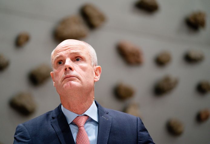 Volgens demissionair minister Blok (Economische Zaken) is de Nederlandse dividendbelasting een belangrijke reden voor het vertrek van Shell.