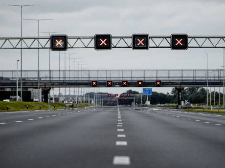 ‘Wat als alle rode kruizen branden: stoppen op de snelweg?’