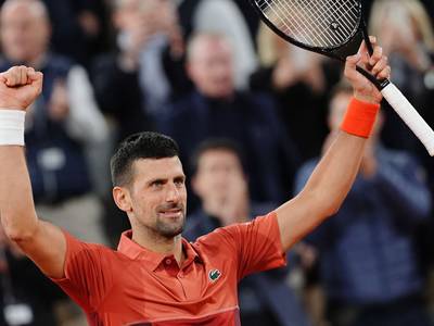 Une promenade de santé: Novak Djokovic se qualifie tranquillement pour le troisième tour