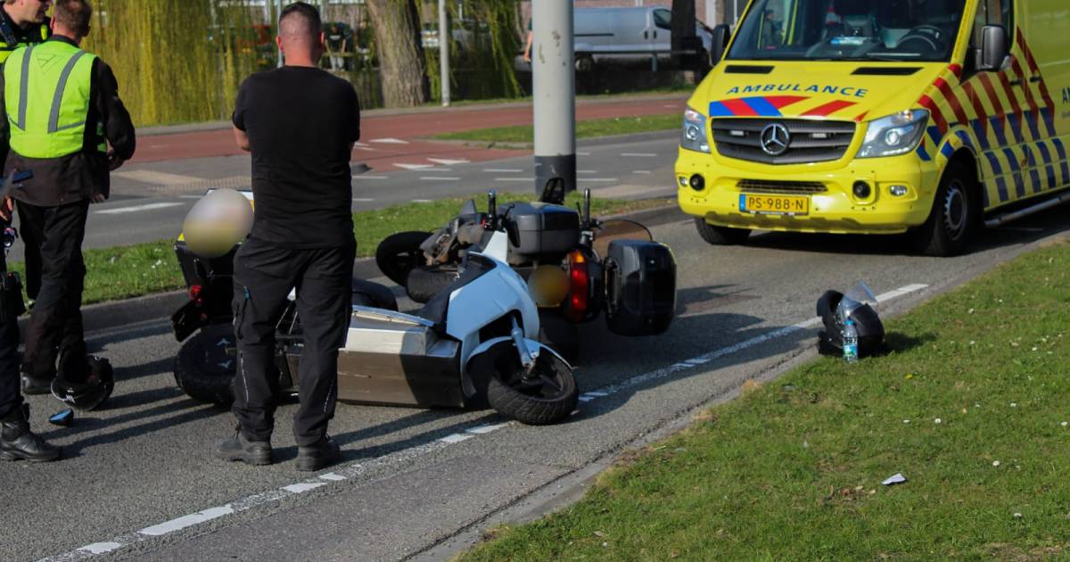 Scooterrijder gewond door botsing in Arnhem.