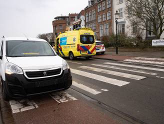 Weer gaat het fout als auto's boven op de rem moeten voor dit 'gevaarlijke' zebrapad in Deventer
