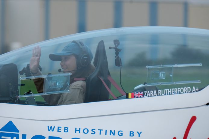 Zara Rutherford, qui a décollé ce mercredi matin, doit survoler 52 pays et parcourir 51.000 kilomètres