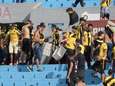 Hooligans breken stadion af, politiehond ontsnapt aan de dood: competitie mogelijk stopgezet