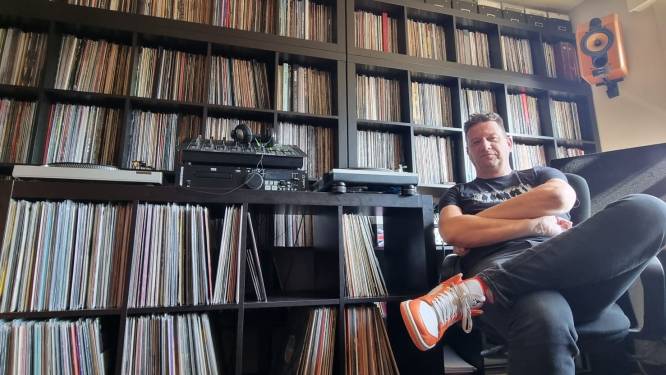 Vinylverzamelaar Johan Feys deelt zijn liefde voor het ‘zwarte goud’ in de bib