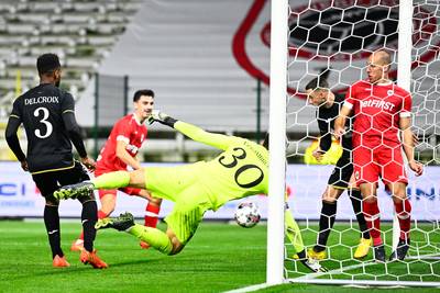 Antwerp en Anderlecht komen niet tot scoren in flauwe clash op de Bosuil