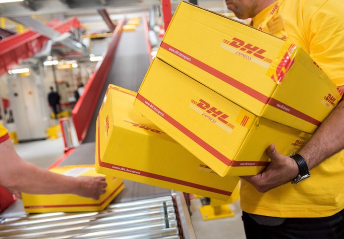 vacht wedstrijd resterend Er verdwenen pakketjes bij DHL, en deze bezorger bleek opvallend goed bij  te verdienen | Binnenland | AD.nl