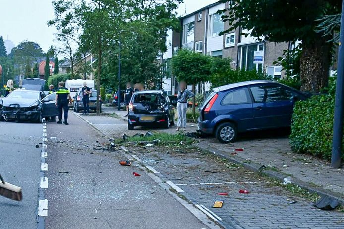 De schade is groot aan de Gronausestraat.