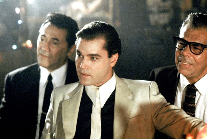 Frank Adonis (links) en Ray Liotta (midden) in Goodfellas (1990). Adonis overleed in 2018.