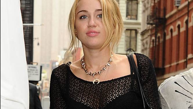 Politie dringt woning Cyrus binnen na neptelefoontje