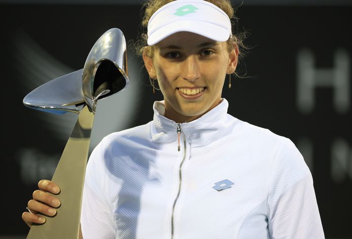 epa06436994 Elise Mertens of Belgium accepts the Angie Cunningham trophy after winning the Hobart International tennis tournament at Domain Tennis Centre, in Hobart, Tasmania, Australia, 13 January 2018 (issued 14 January 2018).  EPA/ROB BLAKERS  AUSTRALIA AND NEW ZEALAND OUT