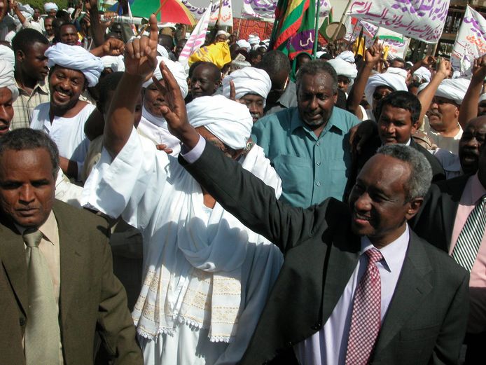 President Omar al-Bashir na aankomst uit Kenia gisteren, voor het leger de controle overnam.
