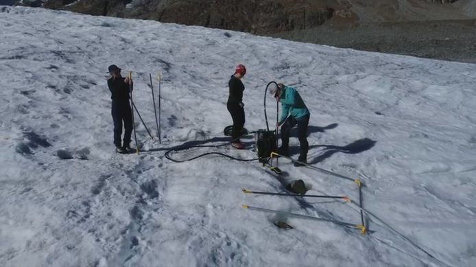 Wetenschappers van de VUB slaan intussen alarm want nog nooit zijn de gletsjers zo snel weggesmolten als vorig jaar.