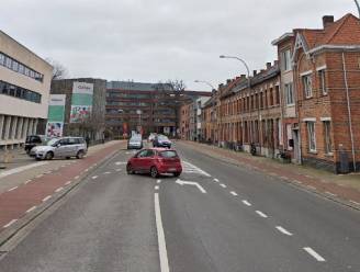 Fietsster aangereden in Moerlandstraat: slachtoffer lichtgewond naar ziekenhuis