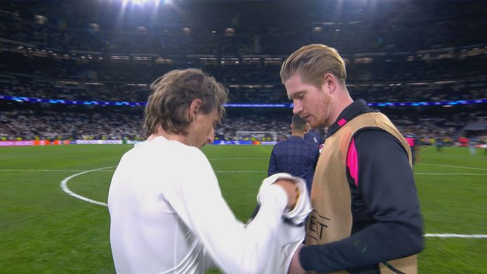 Na de match wisselde De Bruyne van shirt met Modric.