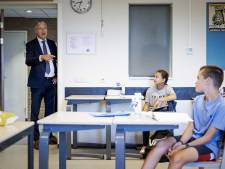 Slob tegen middelbare scholen: Mogelijk 1,5 meterlessen ‘in buurthuizen en sporthallen’
