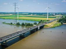 Haringvlietbrug blijft open, zorgen nog niet voorbij: ‘We zitten niet te wachten op lege schappen’