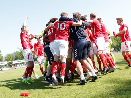 Bizar scenario voltrekt zich: AZSV moet verliezen, doet dat en haalt nacompetitie om plek in 3e divisie