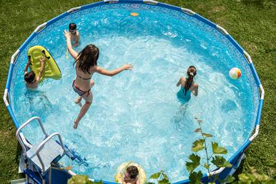 Hoe onderhoud je een opzetzwembad? “Reken op 200 euro aan producten per zwemseizoen”
