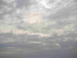 Uitgestrekte wolkenvelden, amper zon in Middelburg in de ochtend