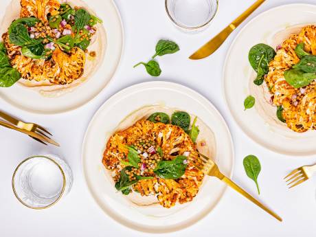 Wat Eten We Vandaag: Bloemkoolsteak met linzensalade