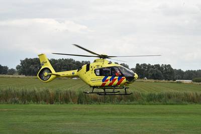 Fietser zwaargewond bij val op de dijk in Zuilichem, traumaheli opgeroepen