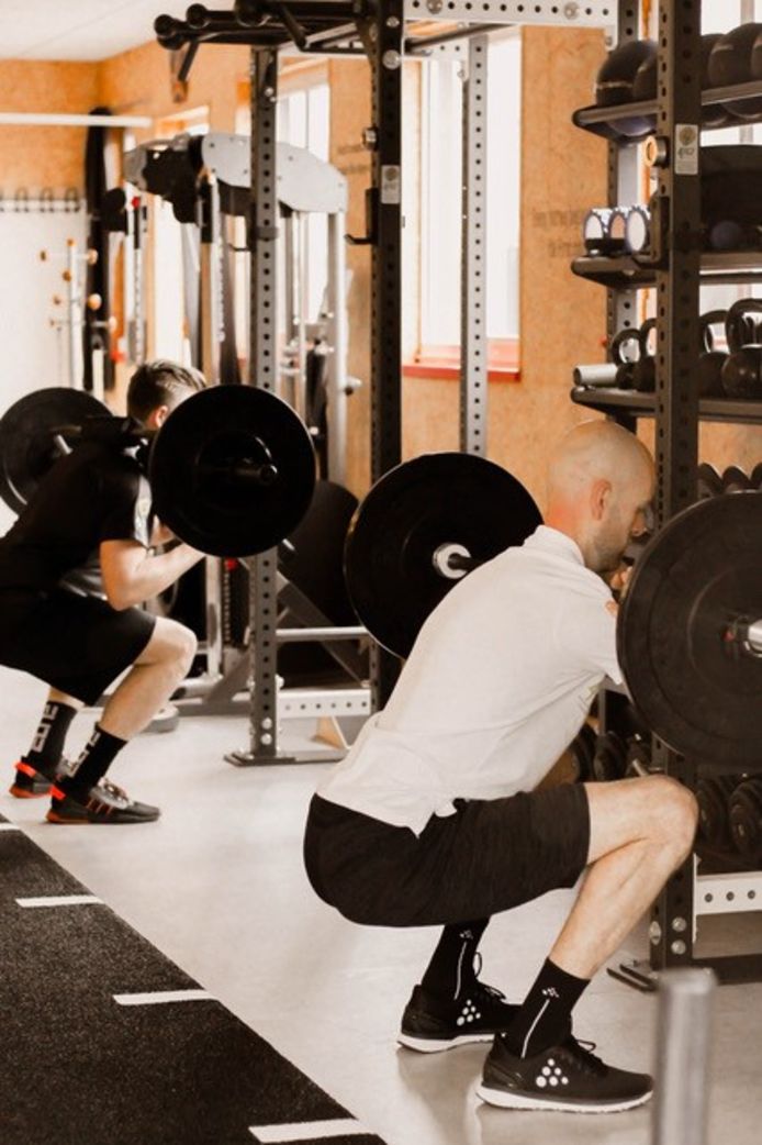 De sleutel tot een gezonder en strakker lichaam zit 'm eerder in intensieve krachttraining en HIIT, dan in cardio.