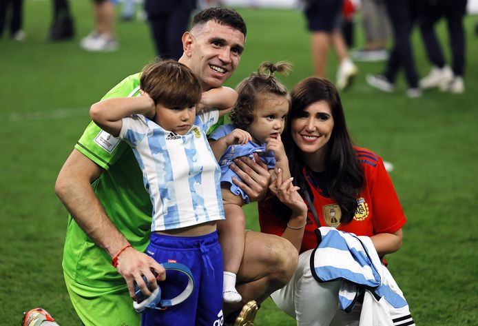 Martínez met gezin na de WK-triomf.