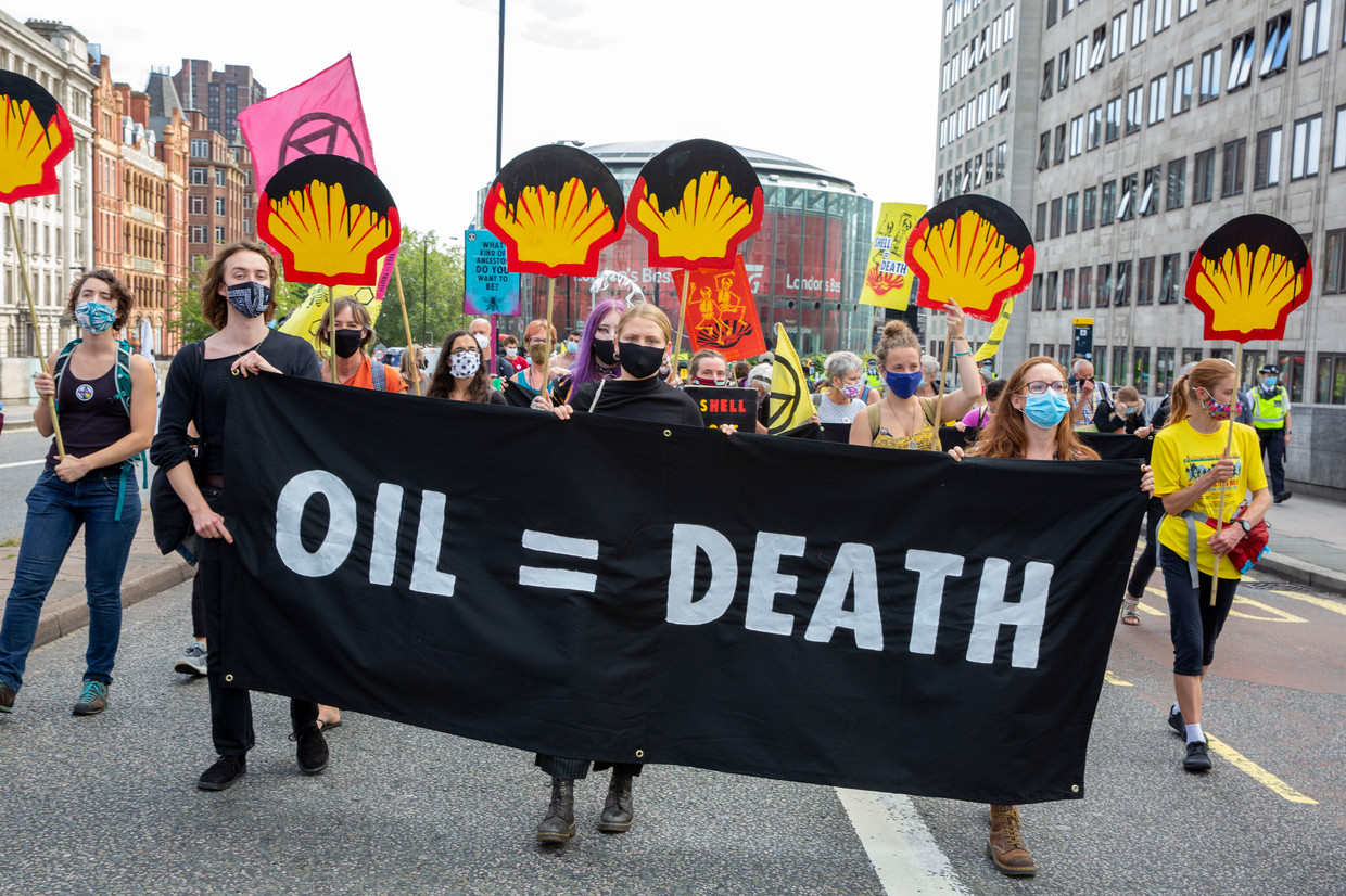 Extinction Rebellion protesteert tegen de uitstoot van Shell. Beeld Getty Images