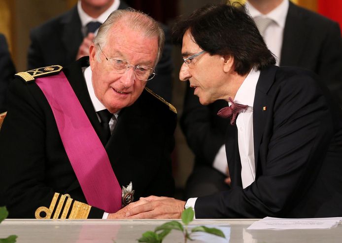 Koning Albert en Elio Di Rupo in 2013.