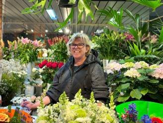 Martine (57) baat al 35 jaar lang haar bloemenwinkel ‘Acacia’ uit in Gentbrugge: “Ik mag niet op pensioen gaan van mijn klanten”