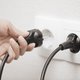 ‘Ministers, kom eens uit uw met onze centen verwarmde vergaderzalen’