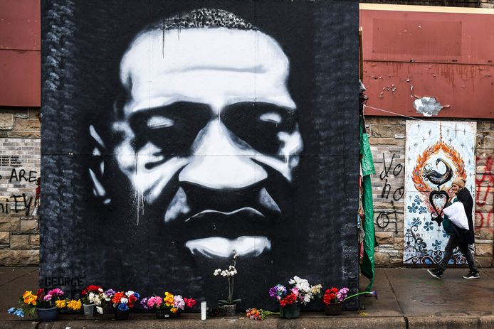 De George Floyd Memorial in Minneapolis (Minnesota), waar de door de witte politieagent Derek Chauvin gedode zwarte Amerikaan wordt herdacht.