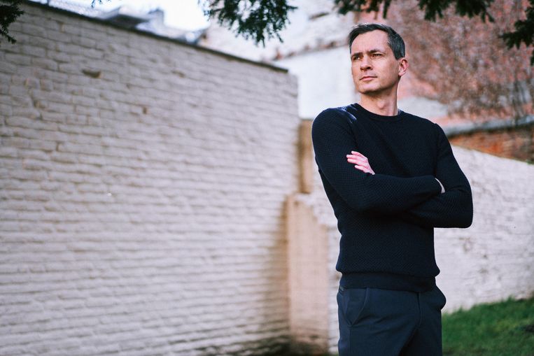 Lorin Parys: ‘Onlangs werd hier de appartementsgevel van een kennis, die een jongere vriend heeft, nog met ‘paedophile’ beklad.’  Beeld Thomas Sweertvaegher