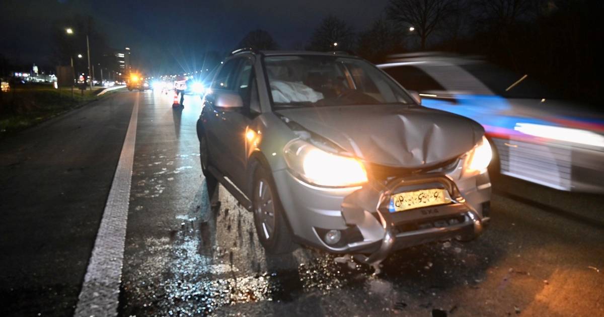 Forse file door botsing drie autos op A325 voor Arnhem.