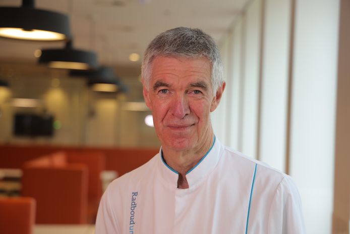 Professor Hans van der Hoeven Radboudumc, hoofd intensive care.