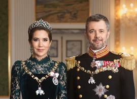 Wat moeten Frederik en Mary van Denemarken met dertien paleizen?