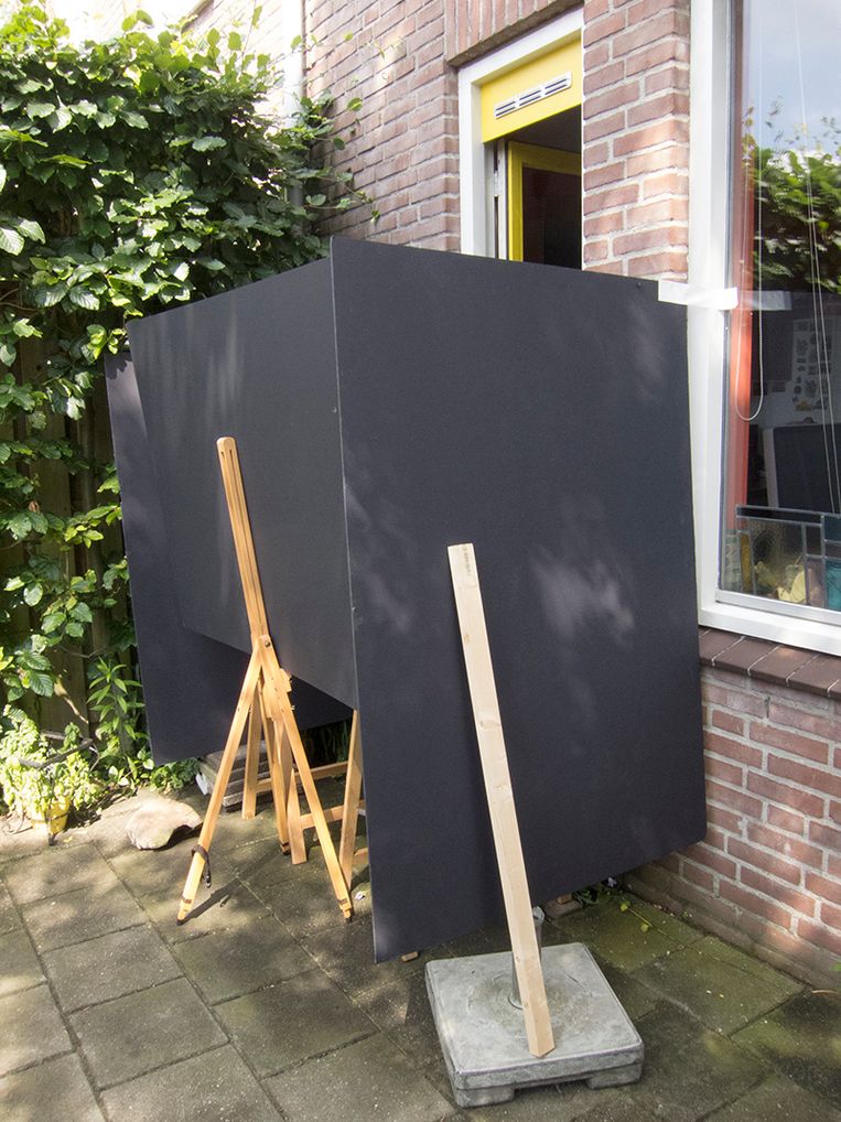 De fotostudio in de tuin van de fotograaf. Beeld Hans van Asch