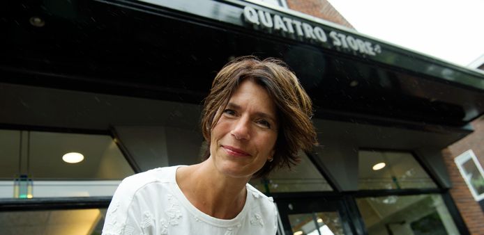 Liesbeth Weelink van modezaak Quattro Store vindt reclamebelasting een goed plan omdat met de opbrengst daarvan meer georganiseerd kan worden in het centrum van Ommen.