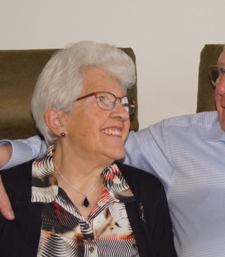 Theo en Nellie Quivooij al zestig jaar samen en net zo lang abonnee van de krant: ‘We houden alles bij over Rooi’