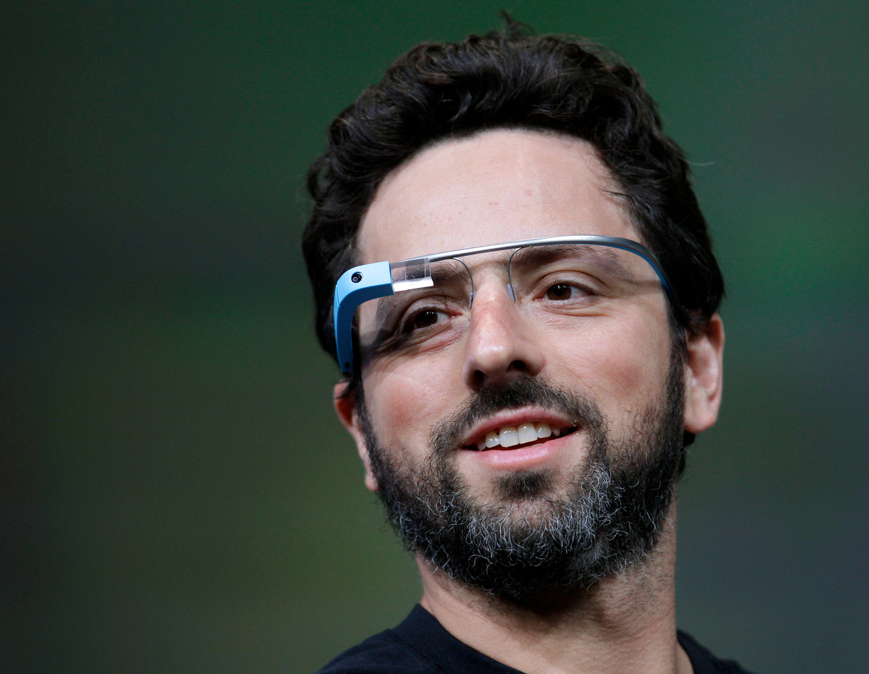 Google-oprichter Sergey Brin met een Google Glass. Beeld AP