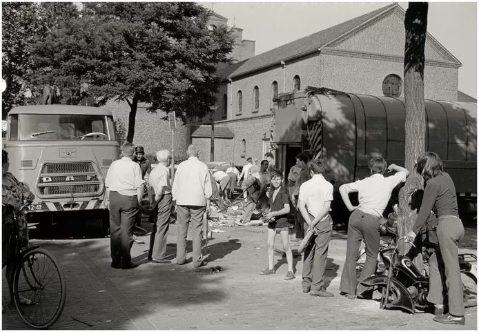 Grofvuilinzameling in Eindhoven, het zorgde in 1971 voor heel wat bekijks